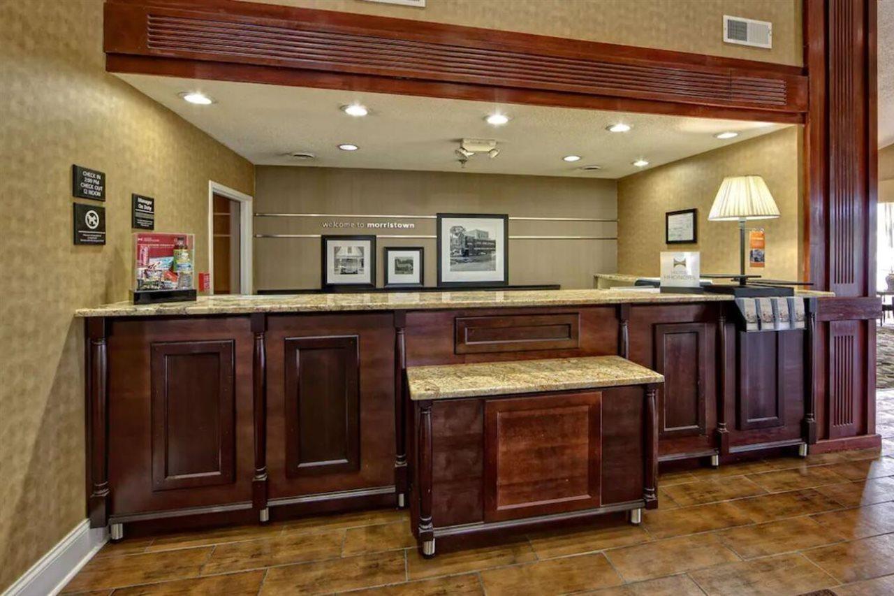 Hampton Inn Морристаун Экстерьер фото