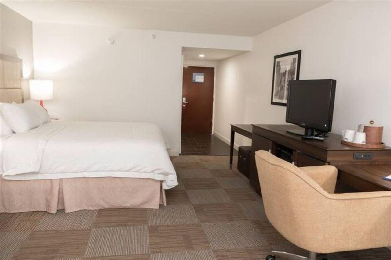 Hampton Inn Морристаун Экстерьер фото
